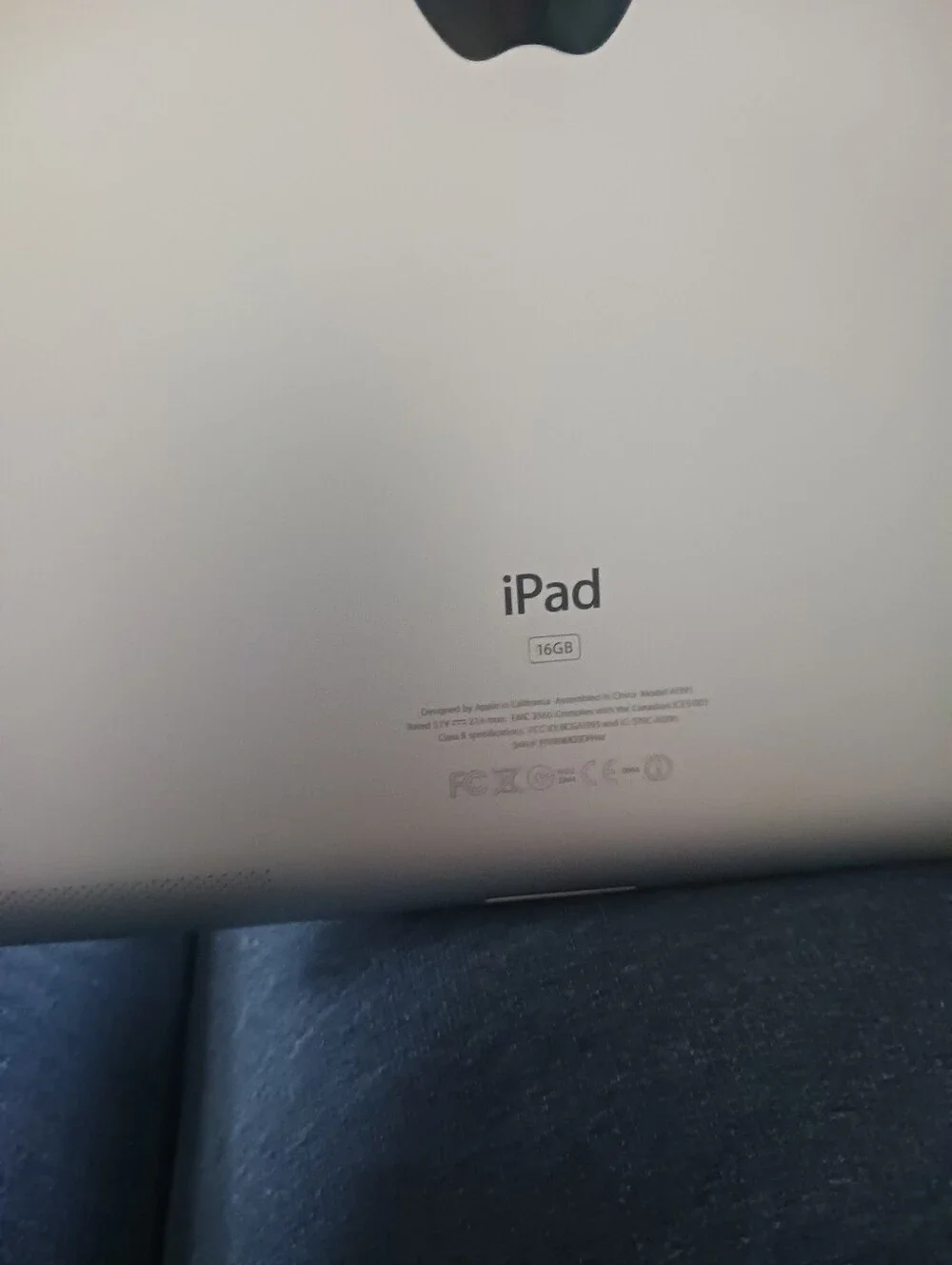 Apple iPad 2 16GB A1395 Silver Back Panel Tablet W/ Charger